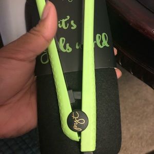 Mini hair straightener